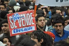 Carlos Ruiz: “La izquierda corre el riesgo de pavimentarle el camino a la ultraderecha”